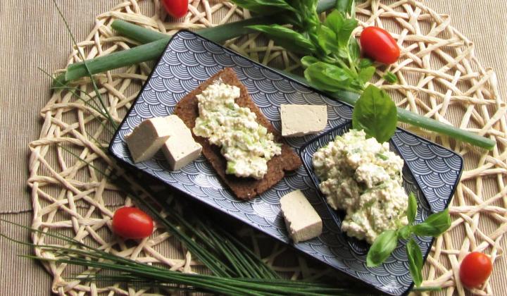Jak připravit krémovou tofu pomazánku se zelenou cibulkou | recept