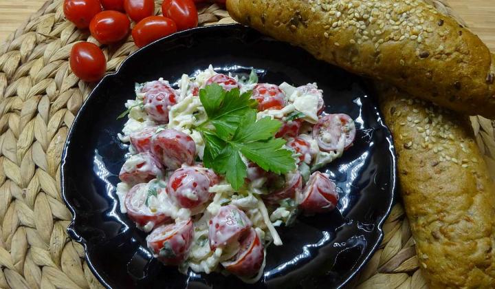 Jak připravit rajčatový salát se sýrem | recept Jak připravit rajčatový salát se sýrem | recept