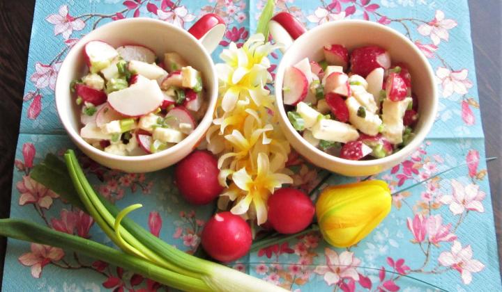 Jak připravit ředkvičkový salát s mozzarellou | recept na svěží zeleninový salát Jak připravit ředkvičkový salát s mozzarellou | recept na svěží zeleninový salát