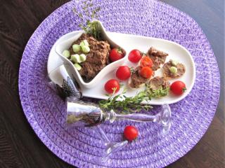 Jak připravit delikátní játrovou pomazánku s červeným vínem | recept Jak připravit delikátní játrovou pomazánku s červeným vínem | recept