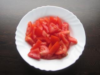 Jak připravit rajčatový salát s hermelínem | recept na vydatný salát