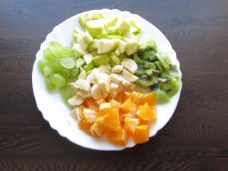 Jak připravit osvěžující ovocný salát s Becherovkou | recept