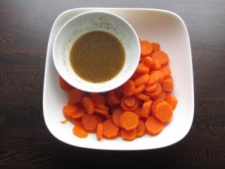 Jak na teplý mrkvový salát protknutý Orientem | recept