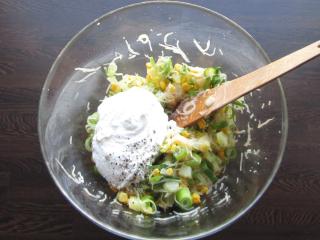 Jak připravit rychlý celerový salát s ananasem a kukuřicí | recept