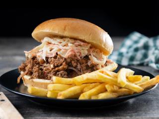 burger s trhaným masem