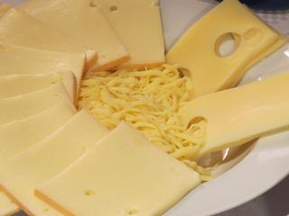 nastrouhaný tvrdý sýr