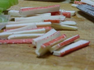 surimi krabí tyčinky na salát krabí tyčinky surimi